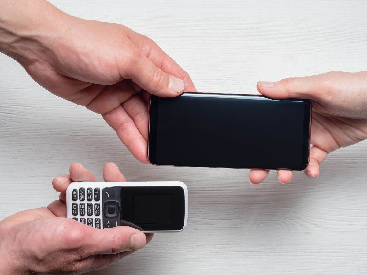 Stari telefon _ novi telefon _ Foto Shutterstock (2).jpg   Stari telefon _ novi telefon _ Foto Shutterstock (2).jpg