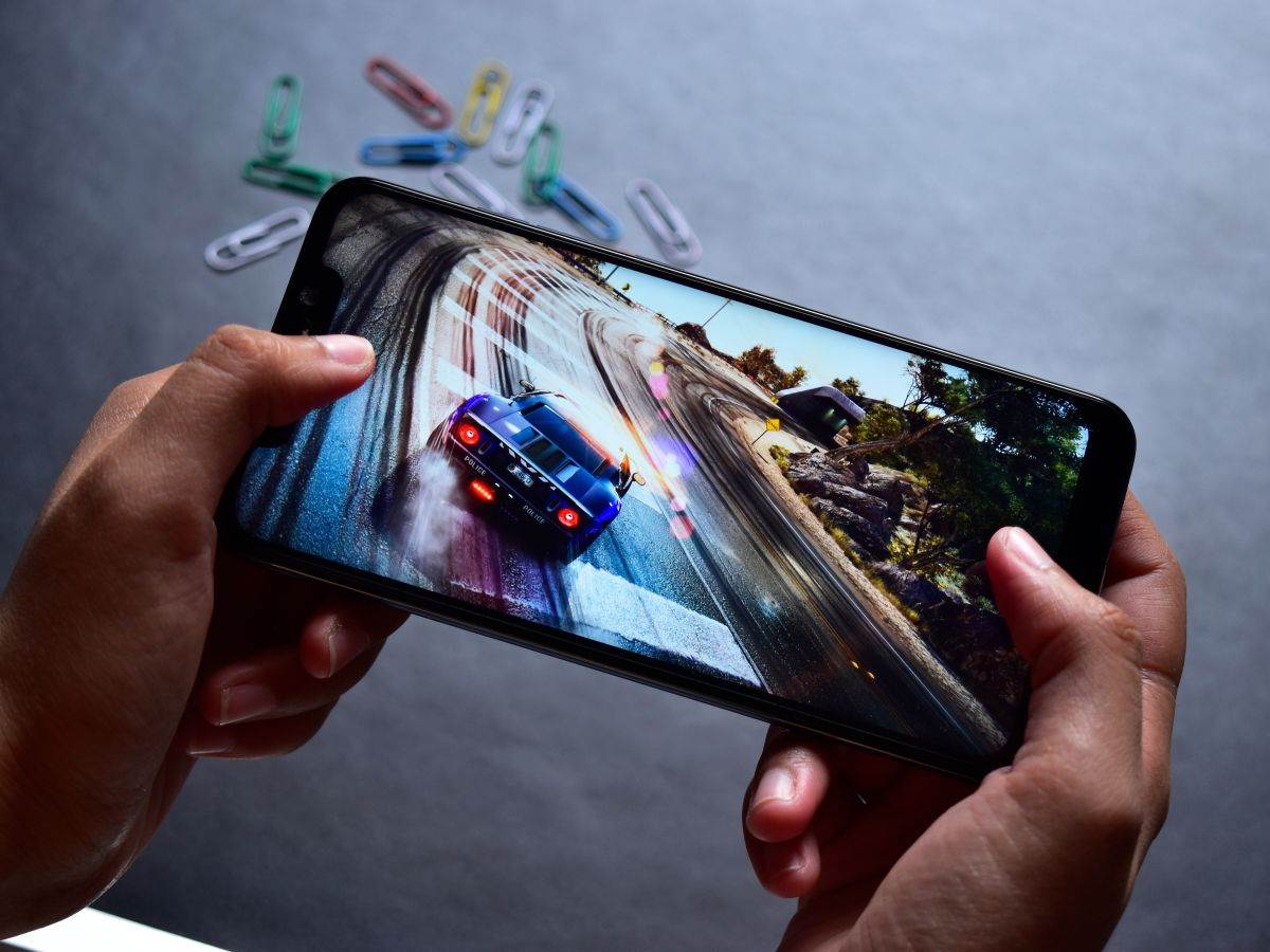 Pametni telefon _ igra _ igranje _ gejming _ Foto Shutterstock.jpg   Pametni telefon _ igra _ igranje _ gejming _ Foto Shutterstock.jpg