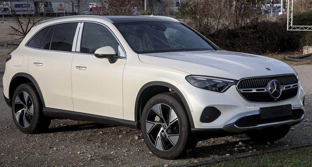 Mercedes-Benz GLC _ Foto Wikimedia Alexander Migl.jpg Mercedes-Benz GLC _ Foto Wikimedia Alexander Migl.jpg