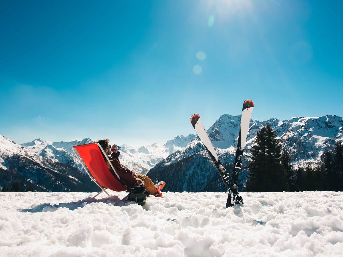  zima _ sneg _ sunce _ skije _ skijanje _ Foto Shutterstock.jpg 