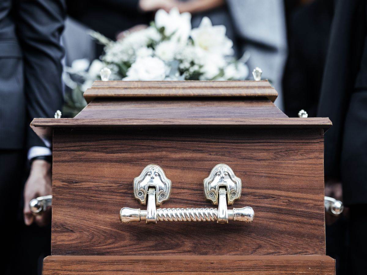 sahrana _ mrtvački sanduk _ kovčeg _ shutterstock.jpg   sahrana _ mrtvački sanduk _ kovčeg _ shutterstock.jpg