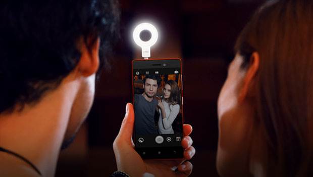  Lenovo VIBE Xtension Selfie Flash. 