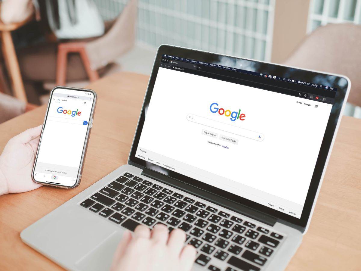 Google _ laptop _ telefon _ Foto Shutterstock.jpg   Google _ laptop _ telefon _ Foto Shutterstock.jpg