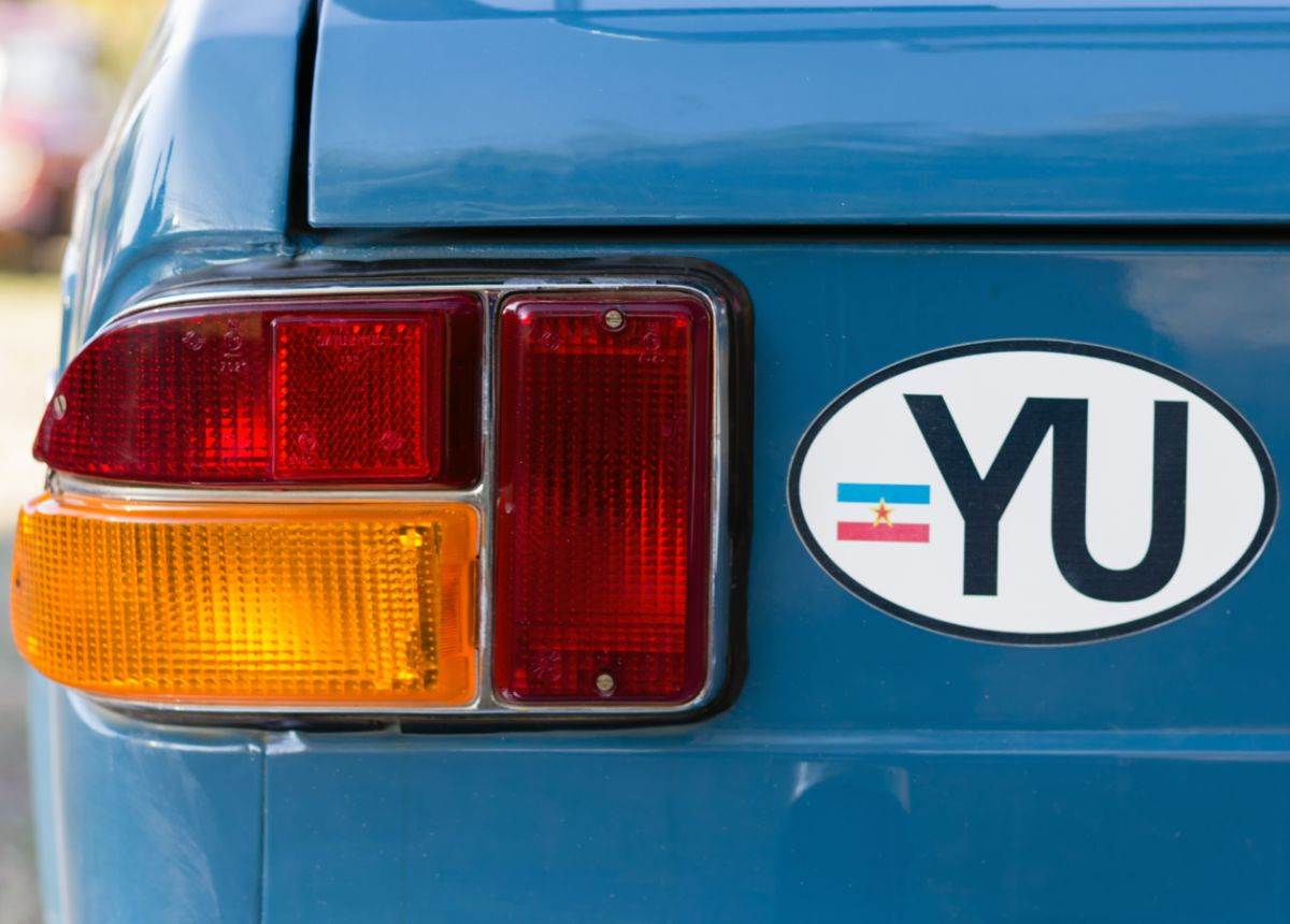 YU oznaka _ Zastava 101 _ Jugoslavija _ Foto Shutterstock.jpg   YU oznaka _ Zastava 101 _ Jugoslavija _ Foto Shutterstock.jpg