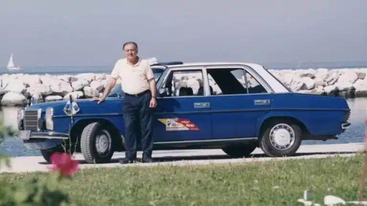 Mercedes W115 _ grčki taksista rekorder _ Foto Mercedes-Benz.jpg Mercedes W115 _ grčki taksista rekorder _ Foto Mercedes-Benz.jpg