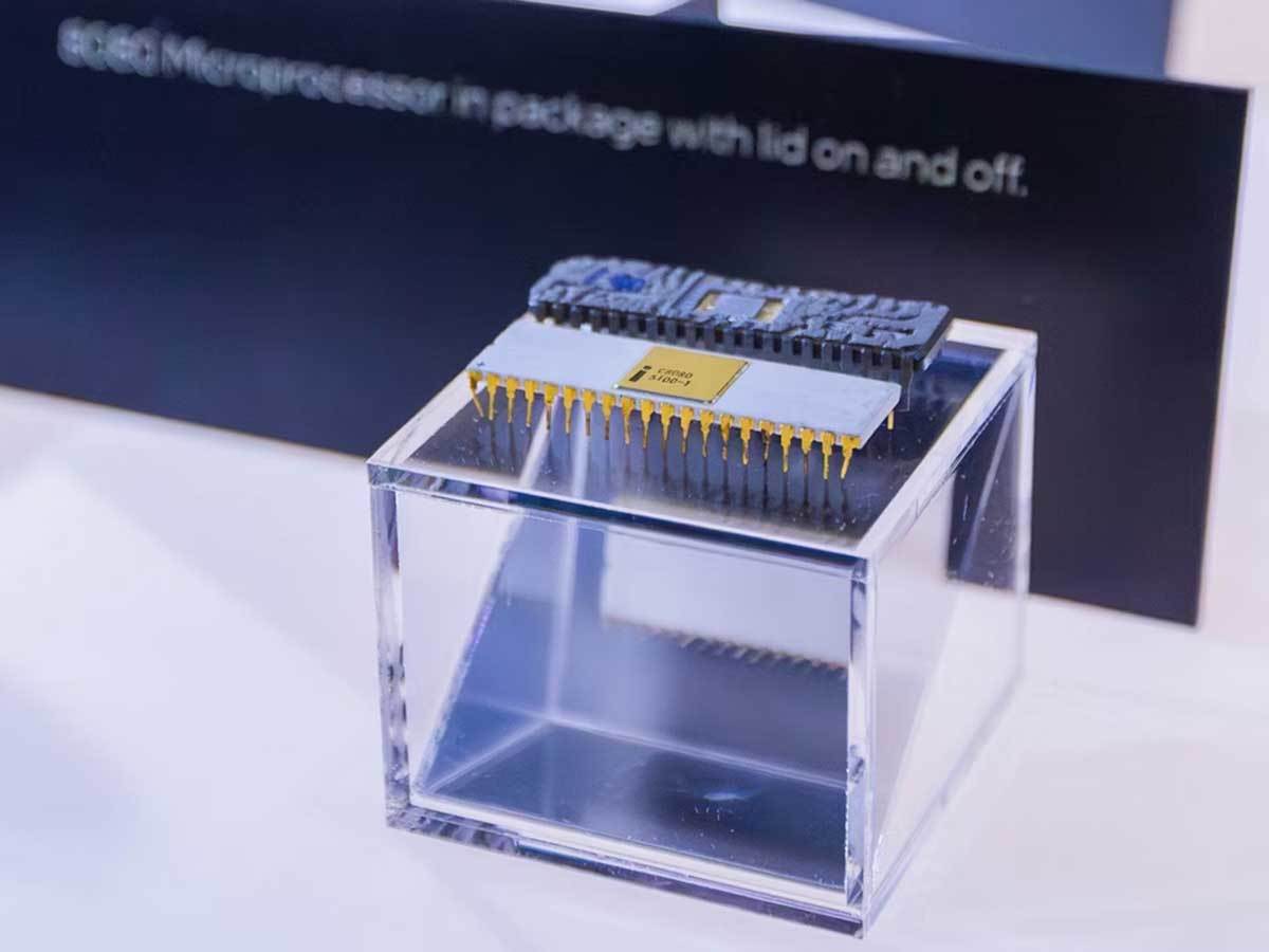 Intel 8080 procesor izložen u muzeju   Intel 8080 procesor izložen u muzeju