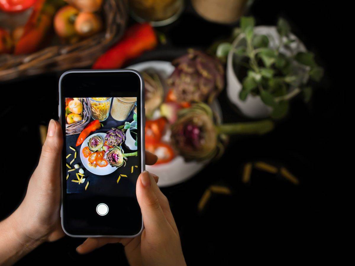 telefon _ hrana _ shutterstock.jpg   telefon _ hrana _ shutterstock.jpg