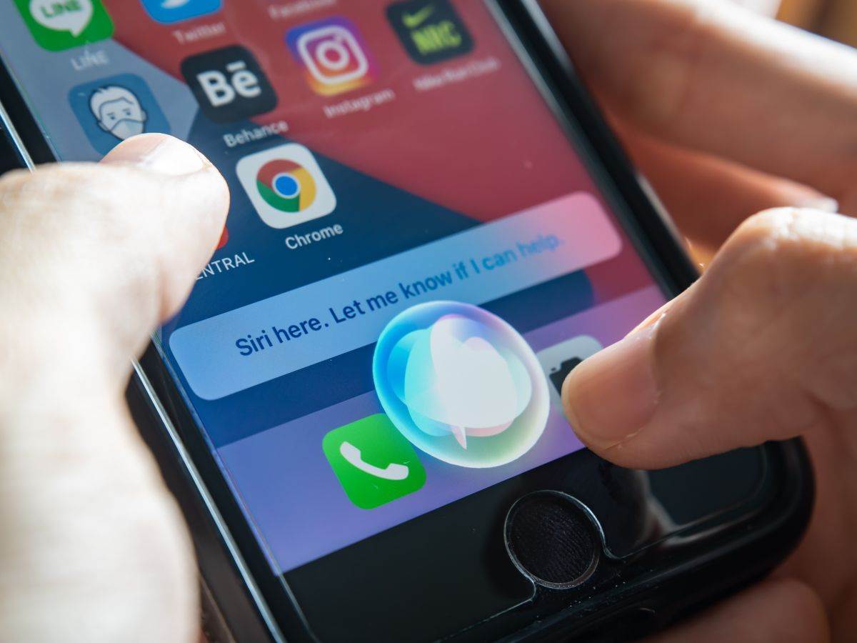 Apple Siri _ AI asistent _ iPhone _ Foto Shutterstock (2).jpg   Apple Siri _ AI asistent _ iPhone _ Foto Shutterstock (2).jpg