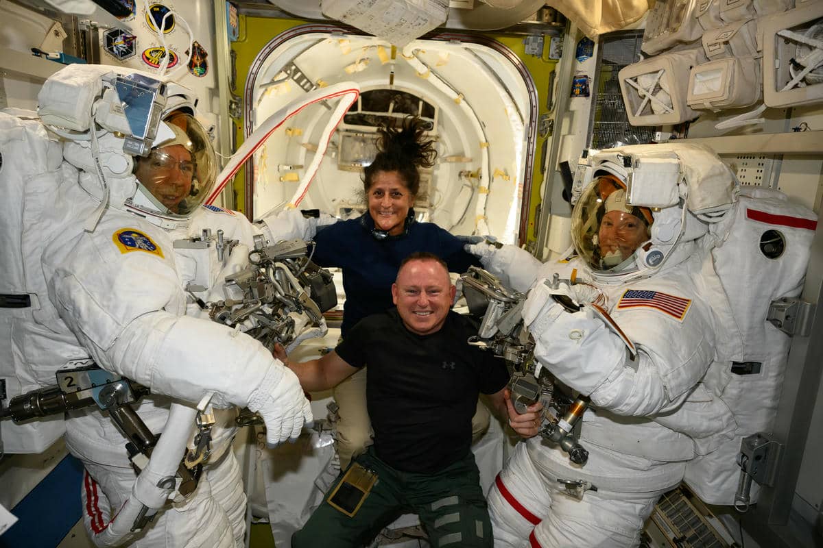 Zarobljeni astronauti 2.jpg - NASA   Zarobljeni astronauti 2.jpg - NASA