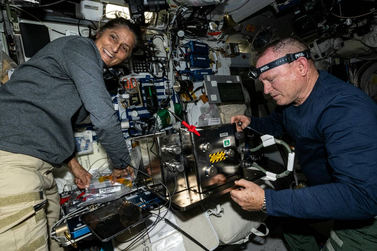 Zarobljeni astronauti 1.jpg - NASA   Zarobljeni astronauti 1.jpg - NASA