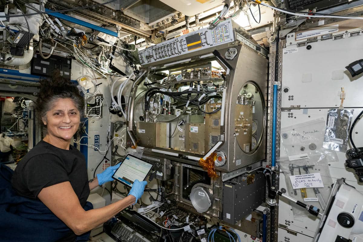 Zarobljeni astronauti 5.jpg - NASA   Zarobljeni astronauti 5.jpg - NASA