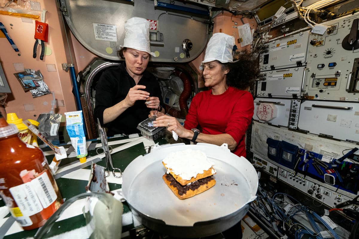 Zarobljeni astronauti 9.jpg   Zarobljeni astronauti 9.jpg