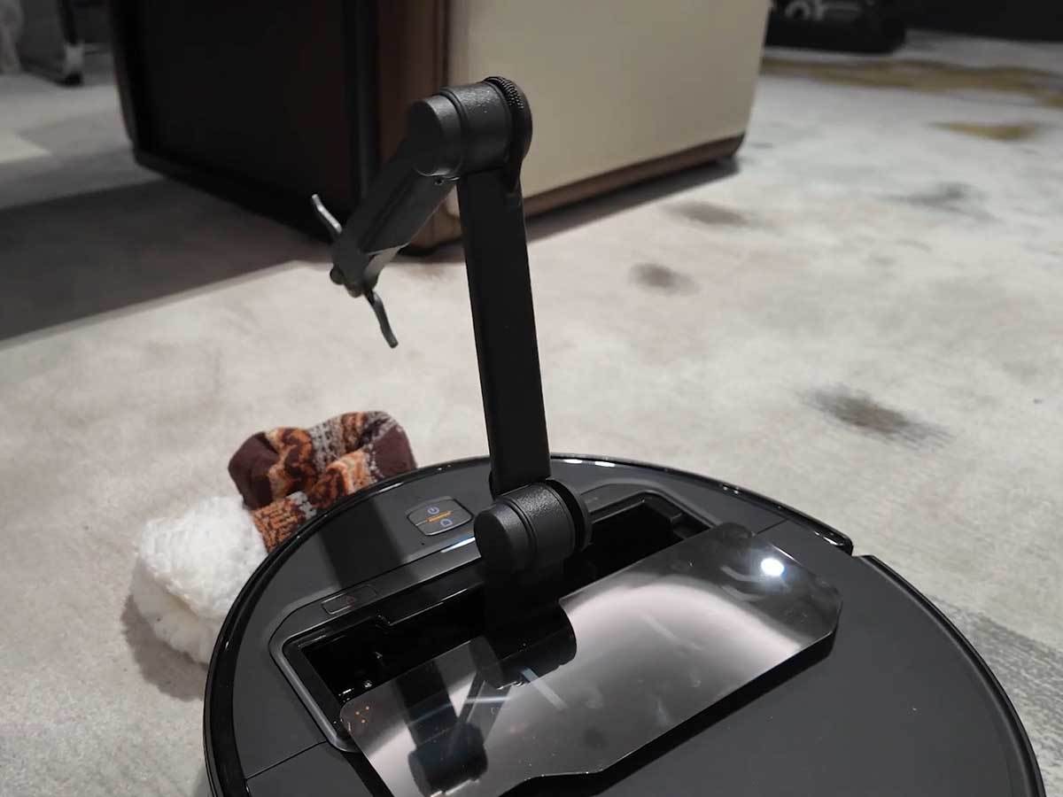 Roborock Saros Z70 2.jpg - YouTube / Mashable   Roborock Saros Z70 2.jpg - YouTube / Mashable