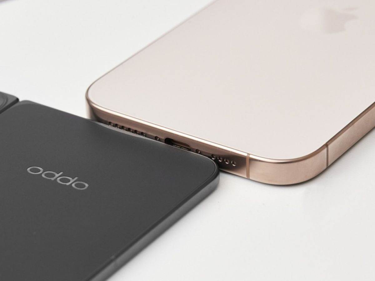  Oppo Find N5 _ tanak telefon na preklop _ Foto PrintScreen Weibo (5).jpg - PrintScreen / Weibo 