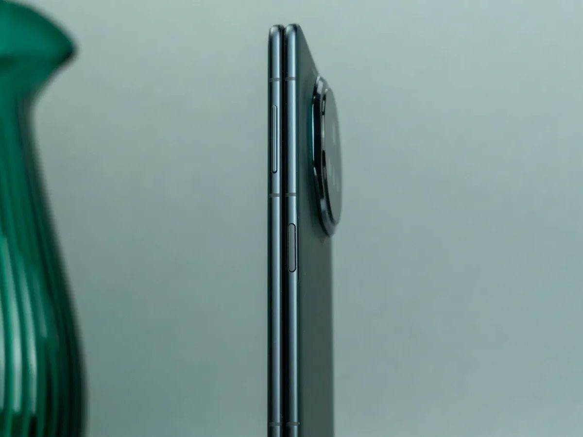  Oppo Find N5 _ tanak telefon na preklop _ Foto X.com @pennedbyhim (2).jpg 