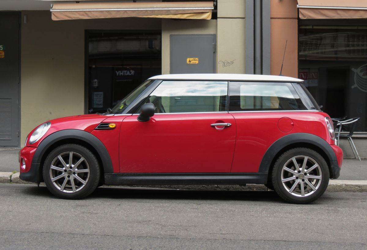 Mini Cooper _ Foto Shutterstock.jpg   Mini Cooper _ Foto Shutterstock.jpg