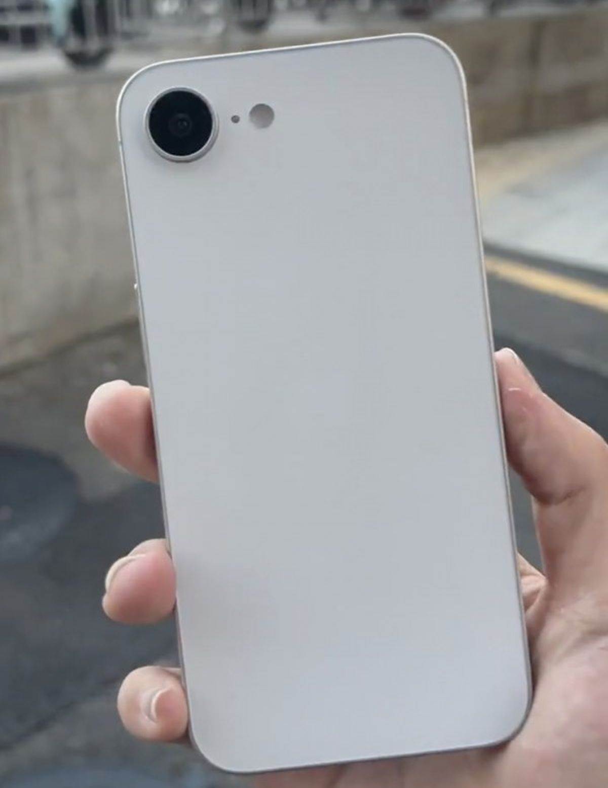  iPhone 4 SE _ Foto X.com MajinBuOfficial (4).jpg - X.com / MajinBuOfficial 