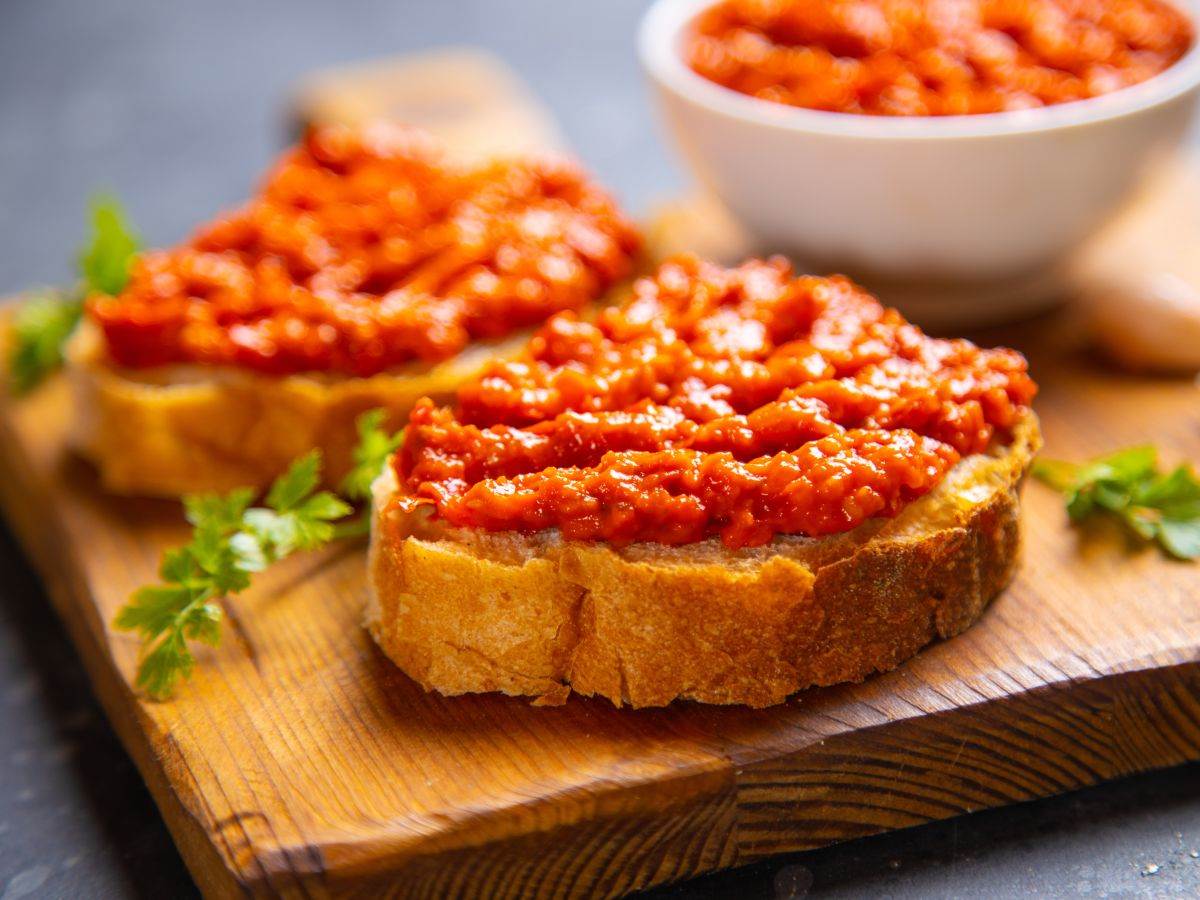 Ajvar _ hleb _ sendvič _ Foto Shutterstock.jpg   Ajvar _ hleb _ sendvič _ Foto Shutterstock.jpg