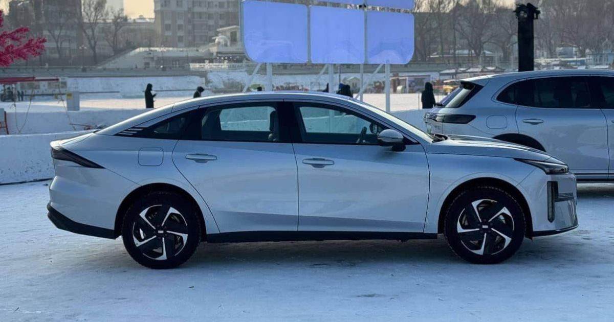 Geely Galaxy L6 EM-i PHEV _ Foto X.com @DrFredWu (2).jpg - X.com @DrFredWu   Geely Galaxy L6 EM-i PHEV _ Foto X.com @DrFredWu (2).jpg - X.com @DrFredWu