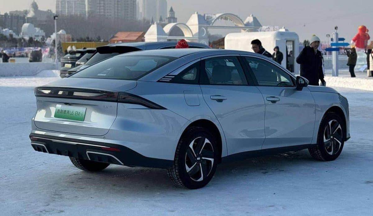  Geely Galaxy L6 EM-i PHEV _ Foto X.com @DrFredWu (3).jpg 