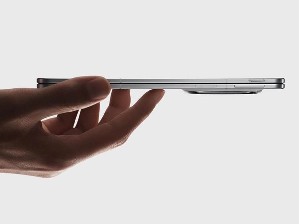 Oppo Find N5 bočni pogled   Oppo Find N5 bočni pogled