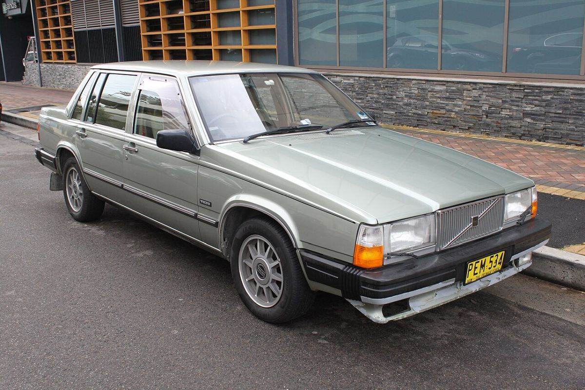 Volvo 760 GLE _ Foto Wikimedia Jeremy.jpg   Volvo 760 GLE _ Foto Wikimedia Jeremy.jpg