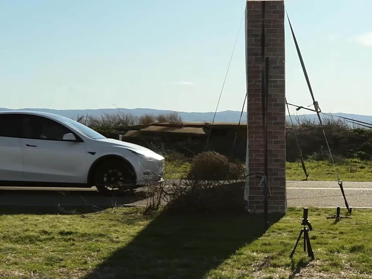 Can You Fool A Self Driving Car_ 15-45 screenshot (1).jpg - YouTube / Mark Rober   Can You Fool A Self Driving Car_ 15-45 screenshot (1).jpg - YouTube / Mark Rober