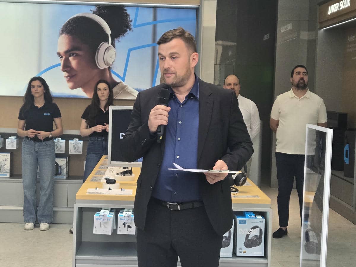 Anker prodavnica TC Galerija slika 1.jpg   Anker prodavnica TC Galerija slika 1.jpg