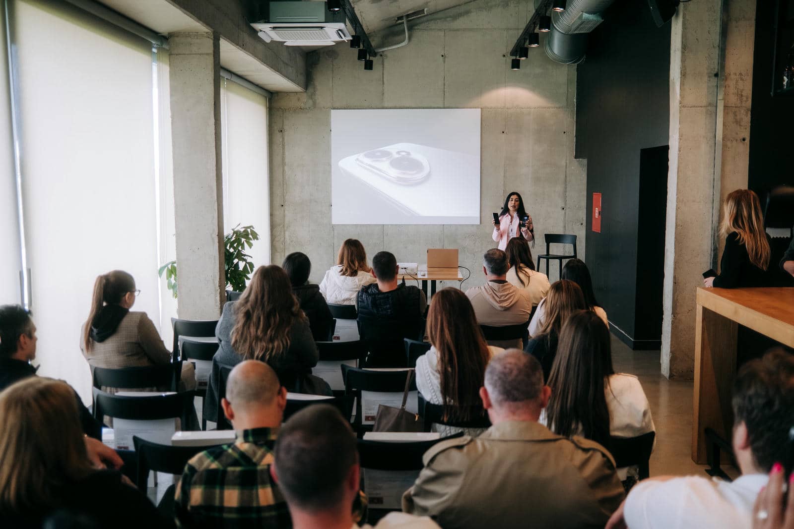  HONOR 400 serija_11.jpg - Promo 