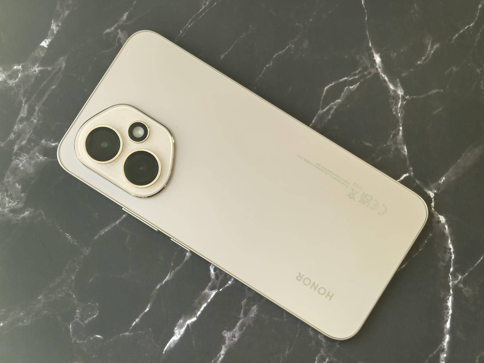 HONOR 400 dizajn   HONOR 400 dizajn