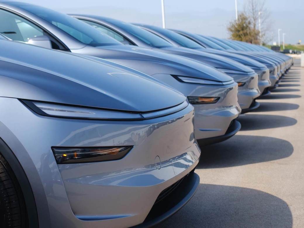  Tesla Model Y na vrućini 