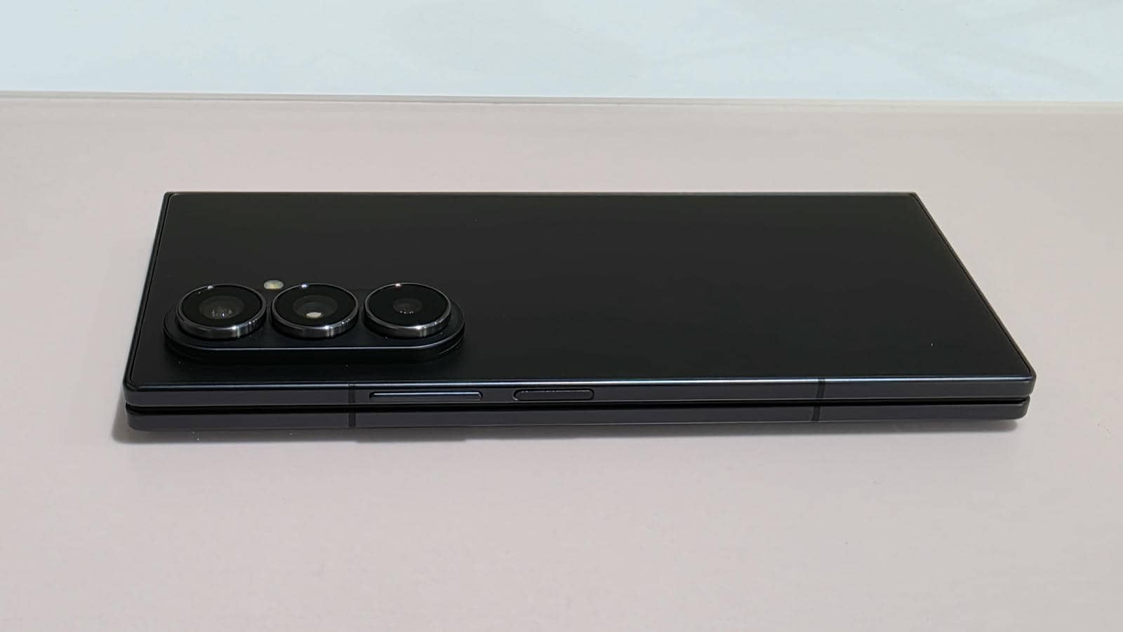  Samsung Galaxy Z Fold7 dizajn uživo 8.jpg - Smartlife 