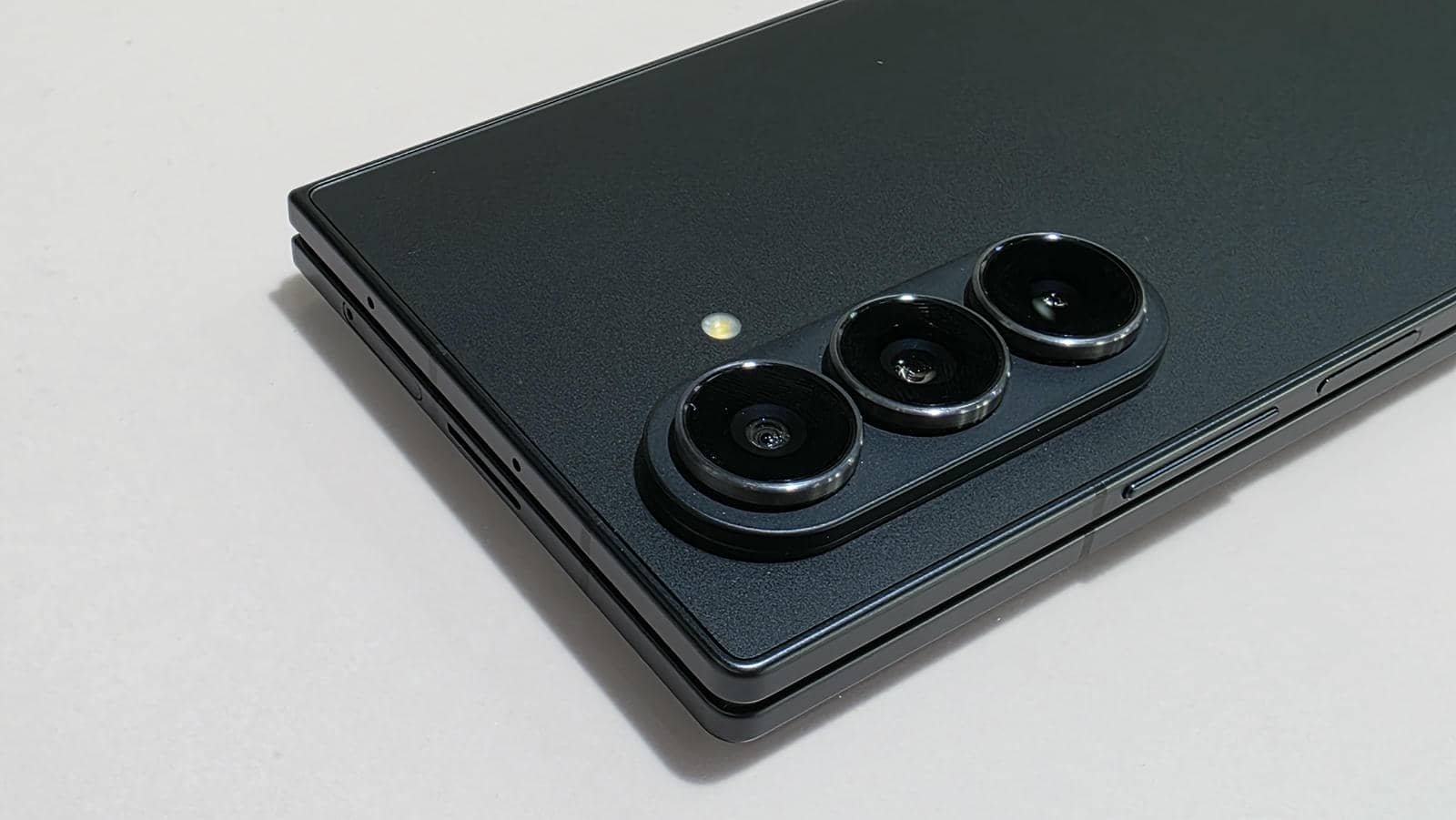  Samsung Galaxy Z Fold7 dizajn uživo 9.jpg - Smartlife 