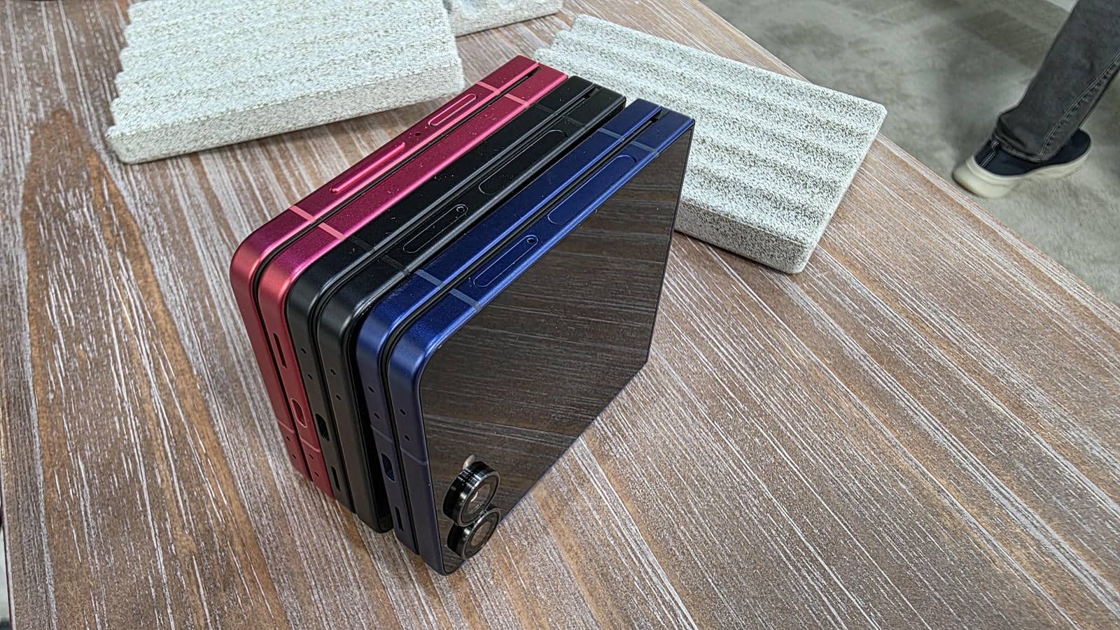 Samsung Galaxy Z Flip7 dizajn uživo 15.jpg - Smartlife   Samsung Galaxy Z Flip7 dizajn uživo 15.jpg - Smartlife