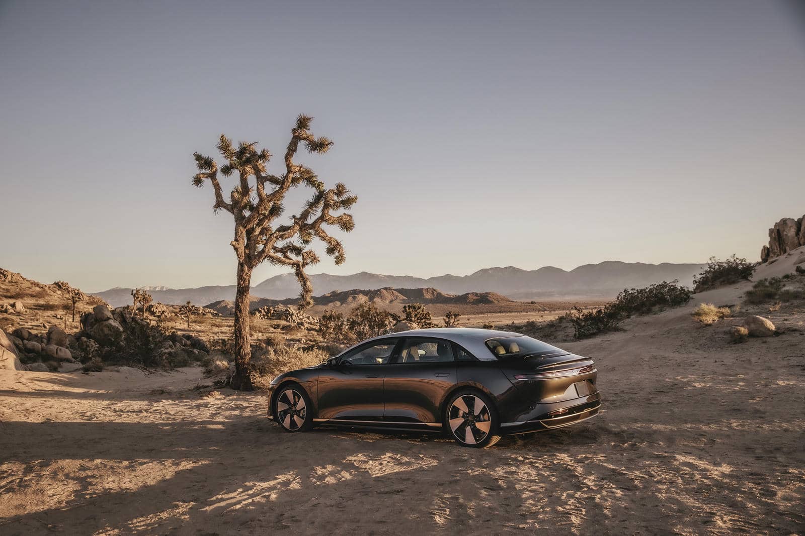 LM22_GTLaunch_AI7I1114_EXT_QuantumGray_desert.jpg   LM22_GTLaunch_AI7I1114_EXT_QuantumGray_desert.jpg