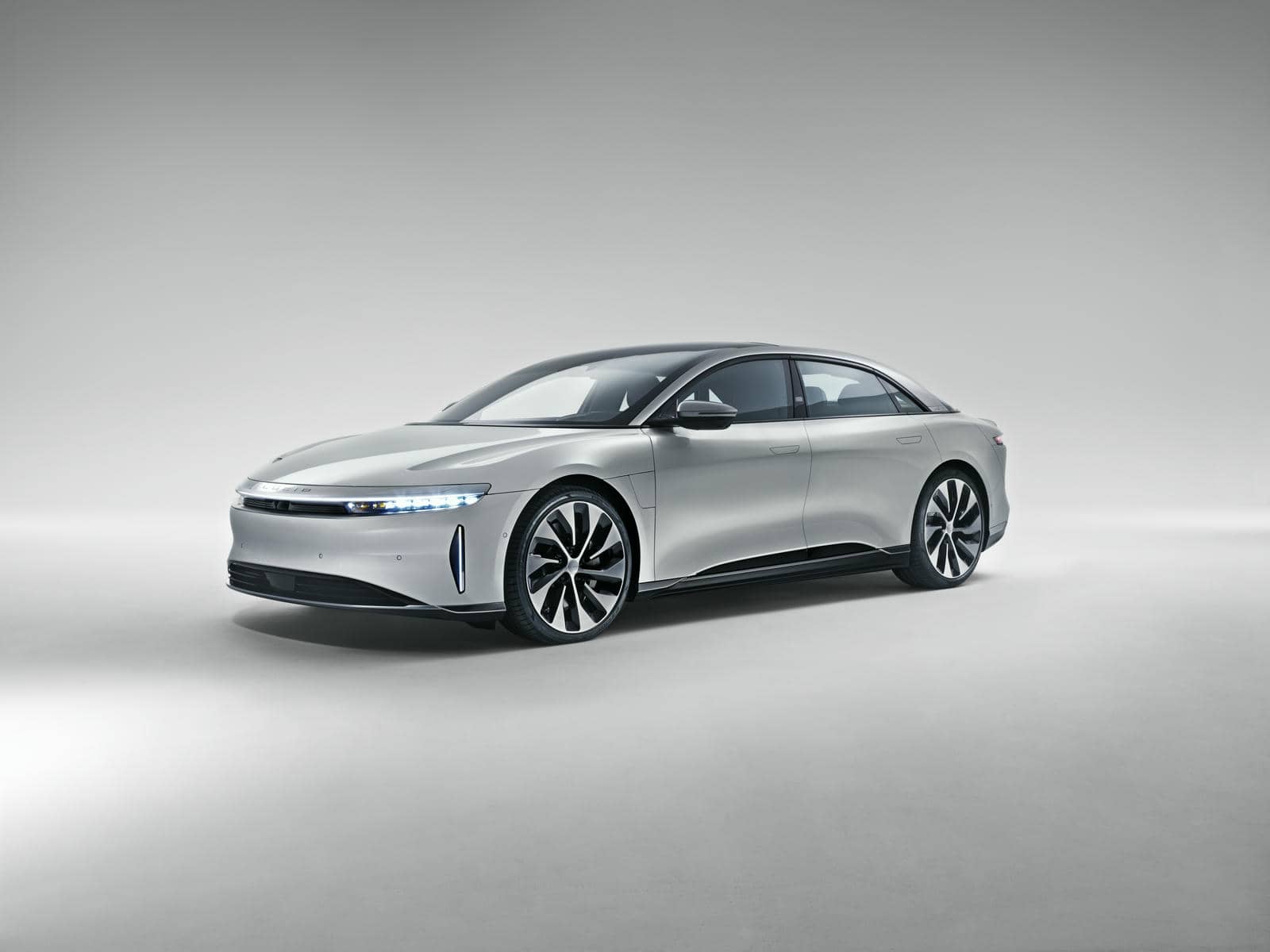  LM22_GTLaunch_13J_3qtr_front_photography.jpg - Lucid Motors 