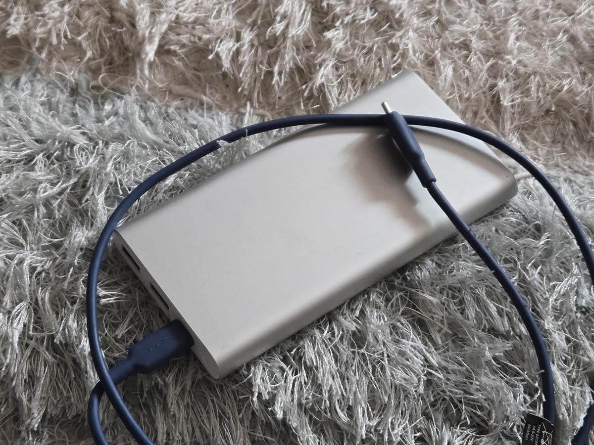  Prenosiva baterija (Power bank) 