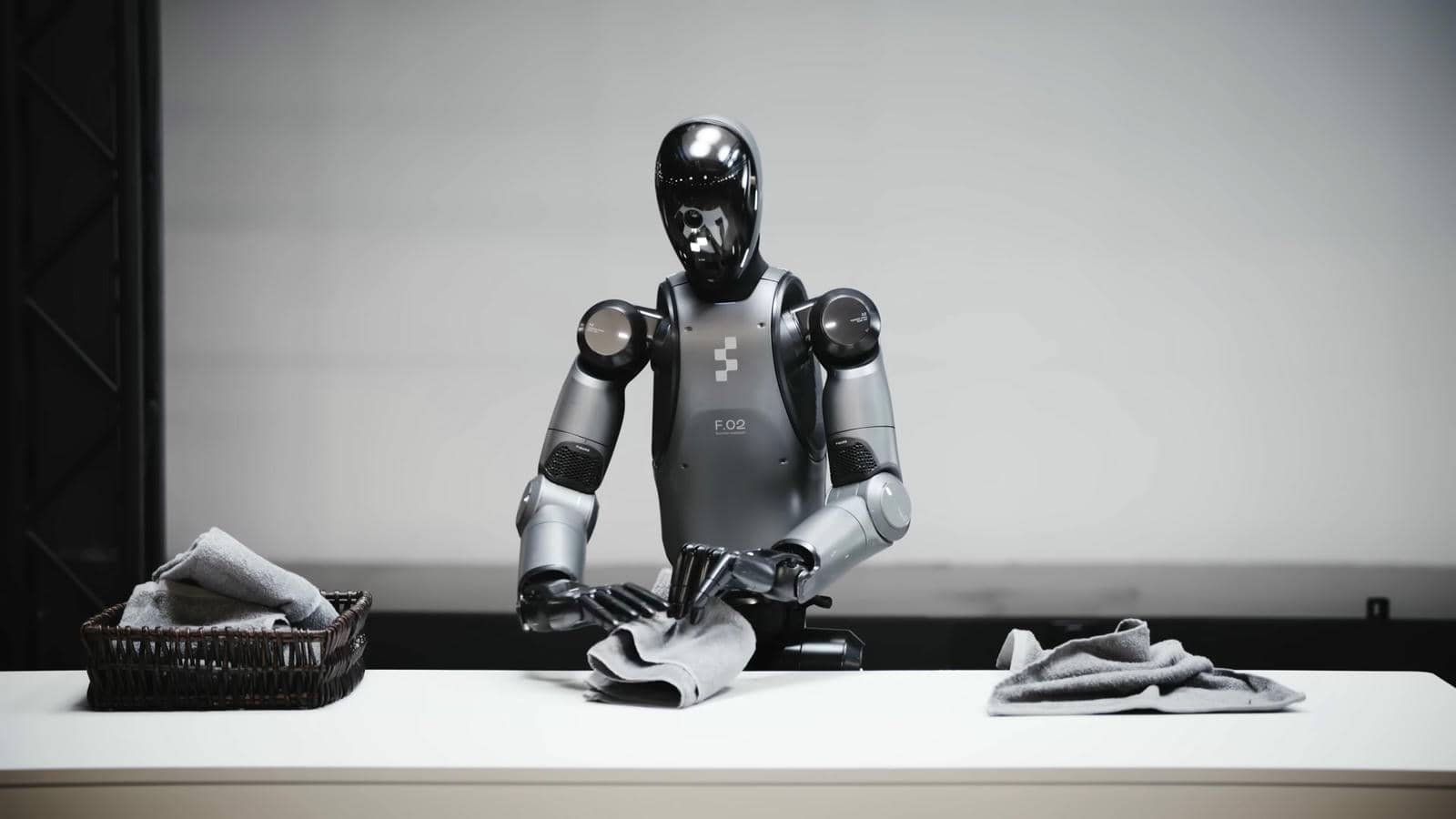  Scaling Helix - Laundry 2-2 screenshot.jpg - YouTube / Figure 