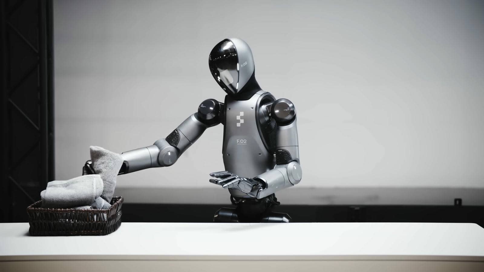  Scaling Helix - Laundry 2-20 screenshot.jpg - YouTube / Figure 