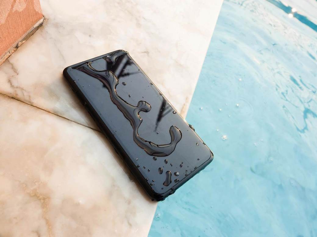 Telefon pored vode Telefon pored vode