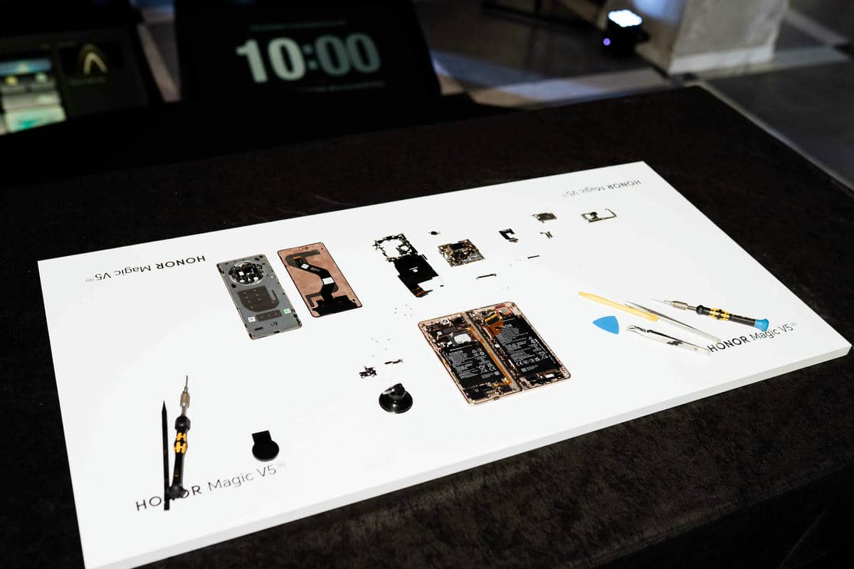  HONOR Magic V5 - rasklopljen.jpg - Promo 