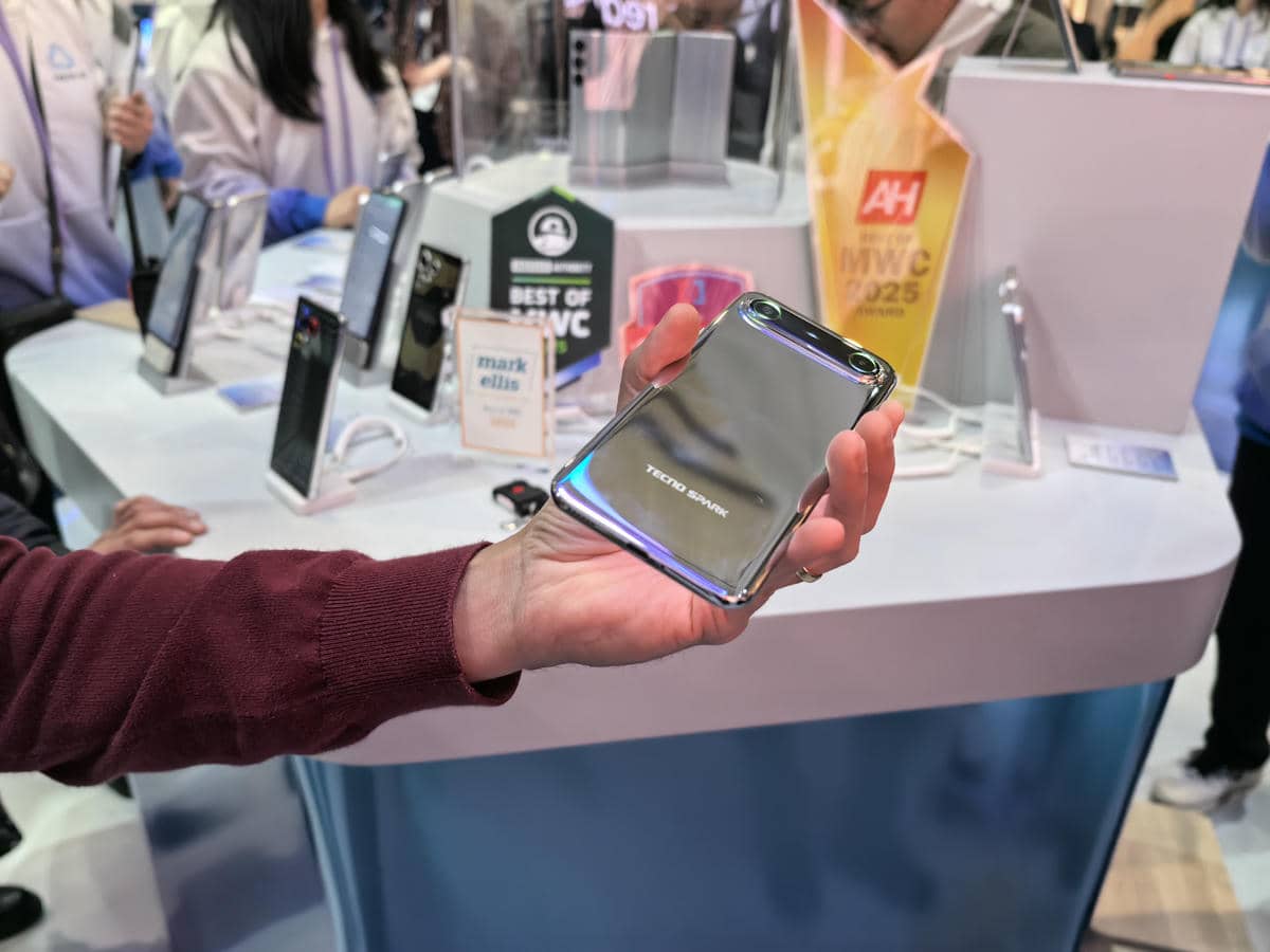  TECNO Spark Slim koncept slika 8.jpg - Ilija Baošić 