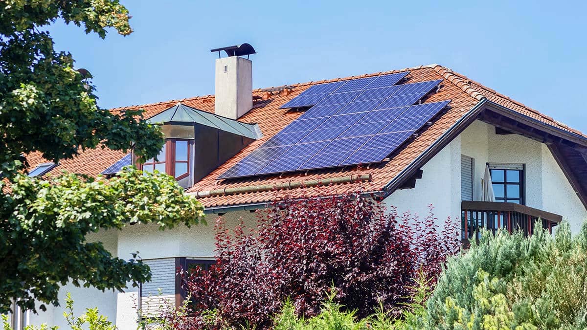 Solarni paneli na kući Solarni paneli na kući