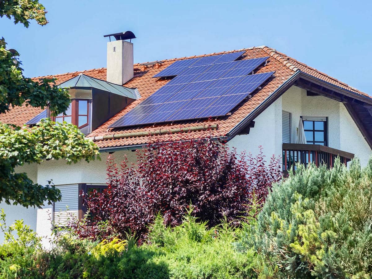  Solarni paneli na kući 