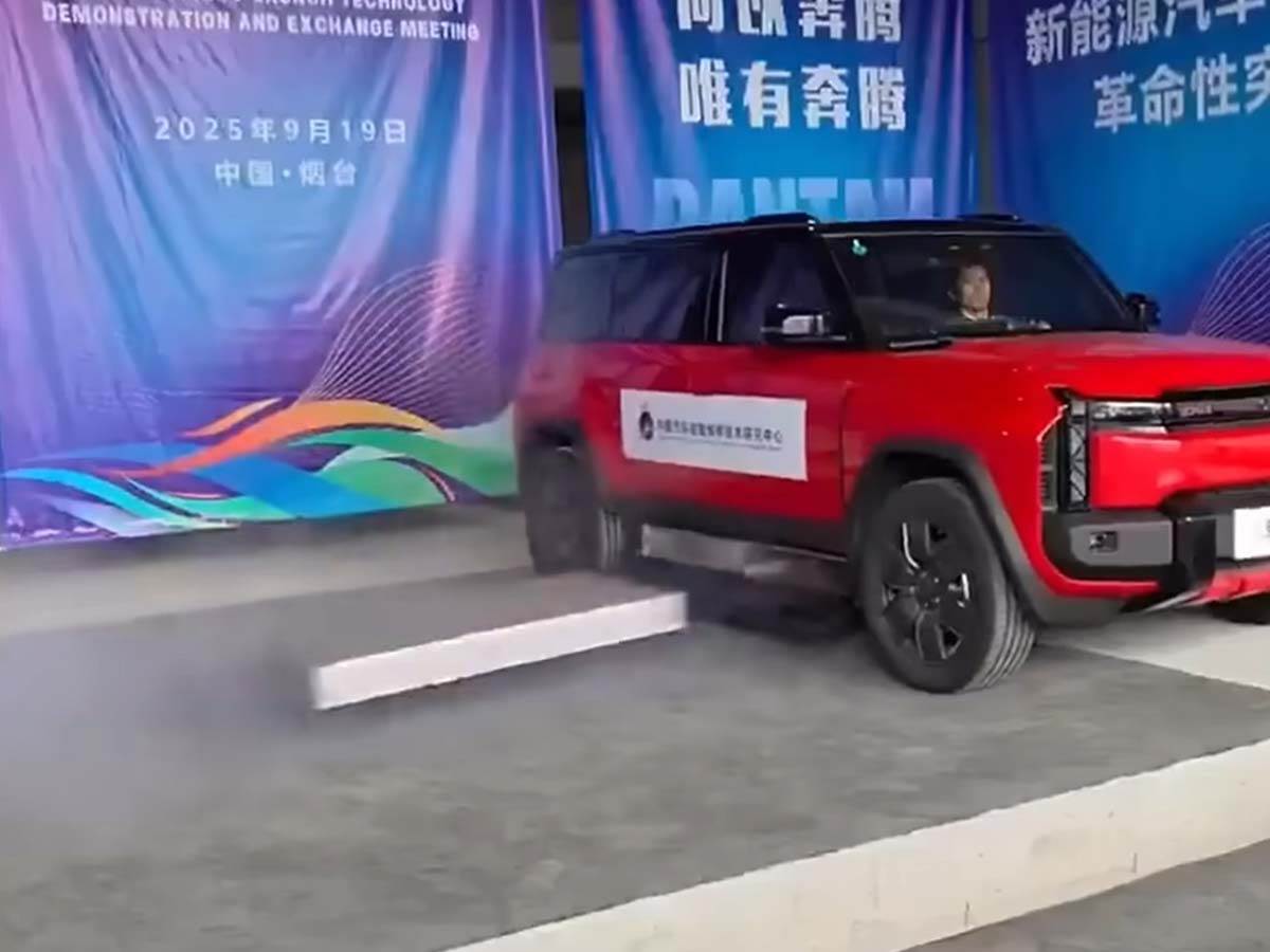  Ispaljivanje baterije iz električnog automobila 