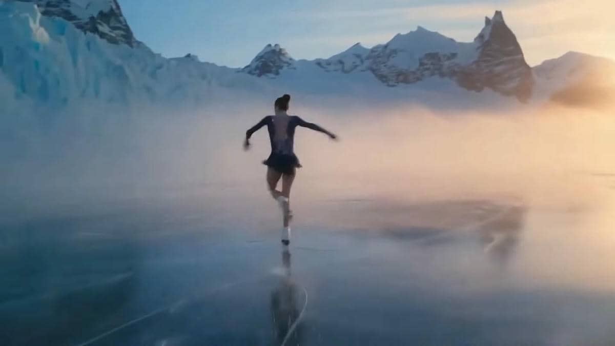  Introducing Sora 2 1-2 screenshot.jpg - YouTube / OpenAI 