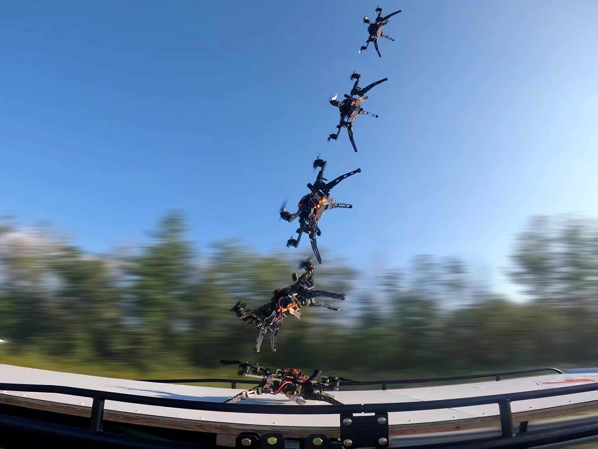  DART dron sleće na vozilo u pokretu 