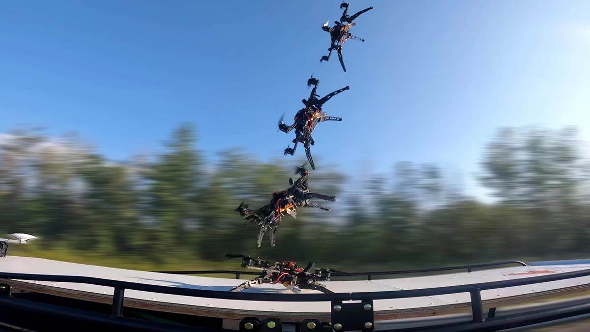 DART dron sleće na vozilo u pokretu   DART dron sleće na vozilo u pokretu