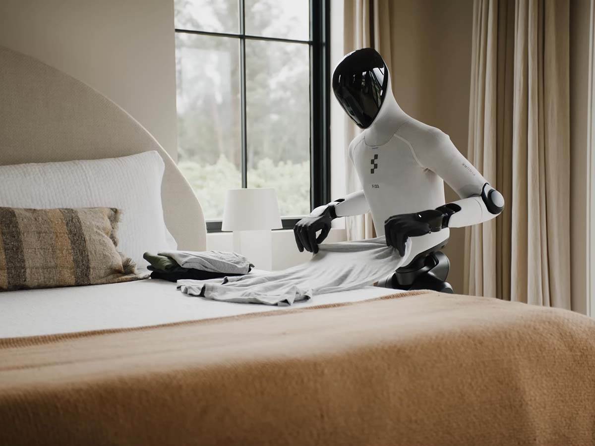 Figure 03 slaže veš   Figure 03 slaže veš