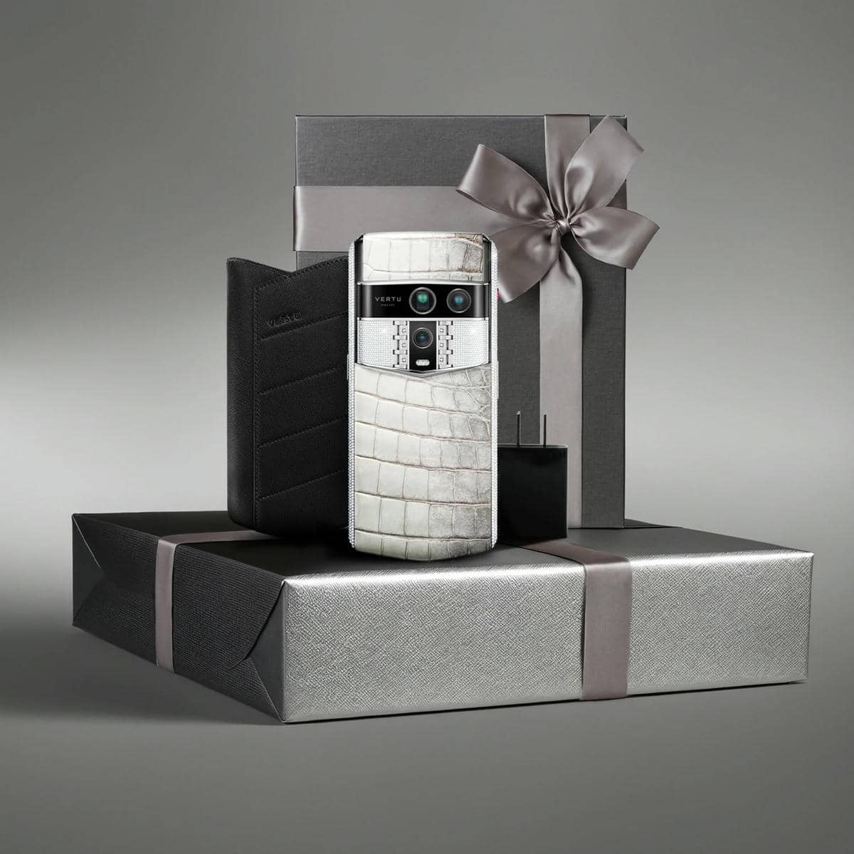  Agent-Q-Himalaya-Alligator-Collectors-Edition-1.jpg - VERTU 